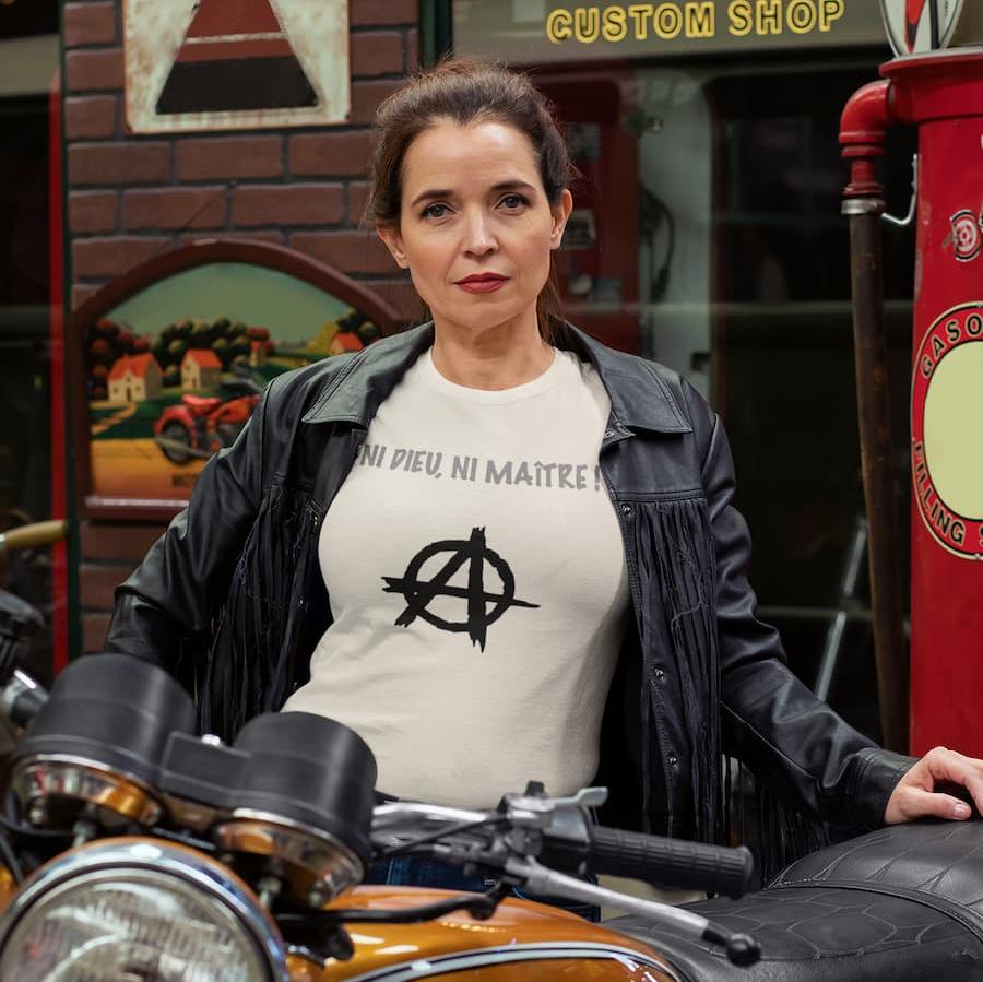 T-shirt unisexe slogan : Ni dieu, ni maître, avec le A des anarchistes